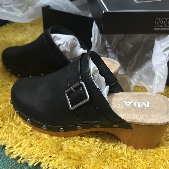 Women’s casual black clogs - Picture 5 of 7